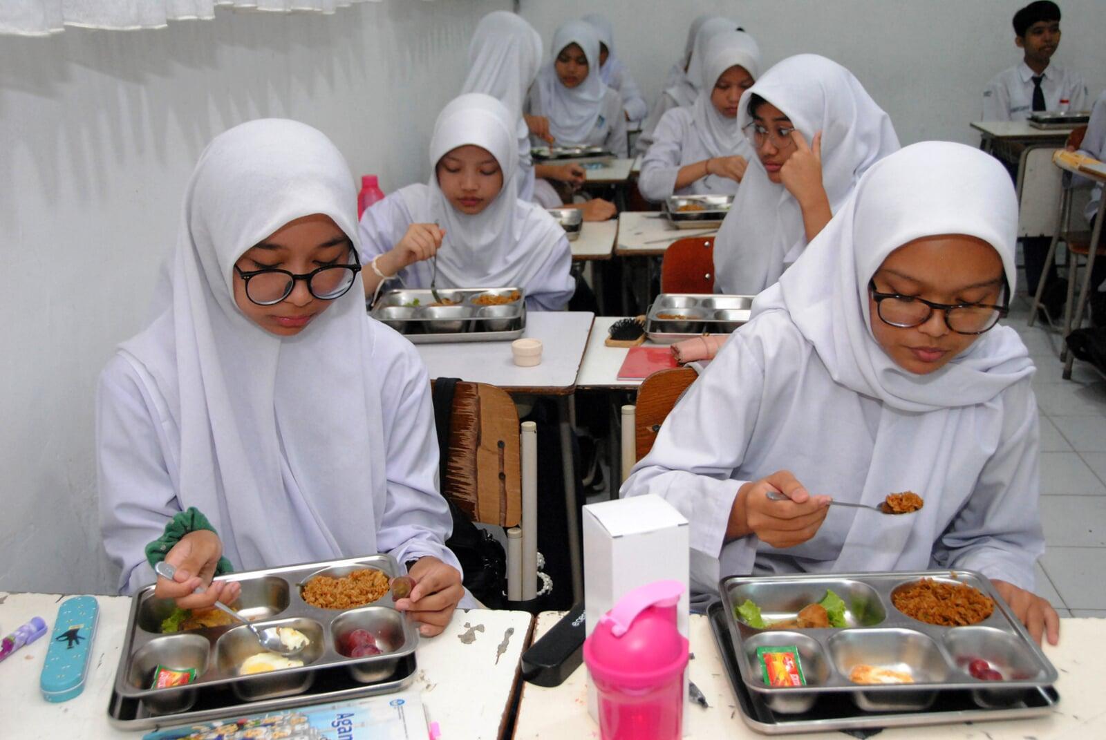 連載特集記事 インドネシアの無償給食（下）